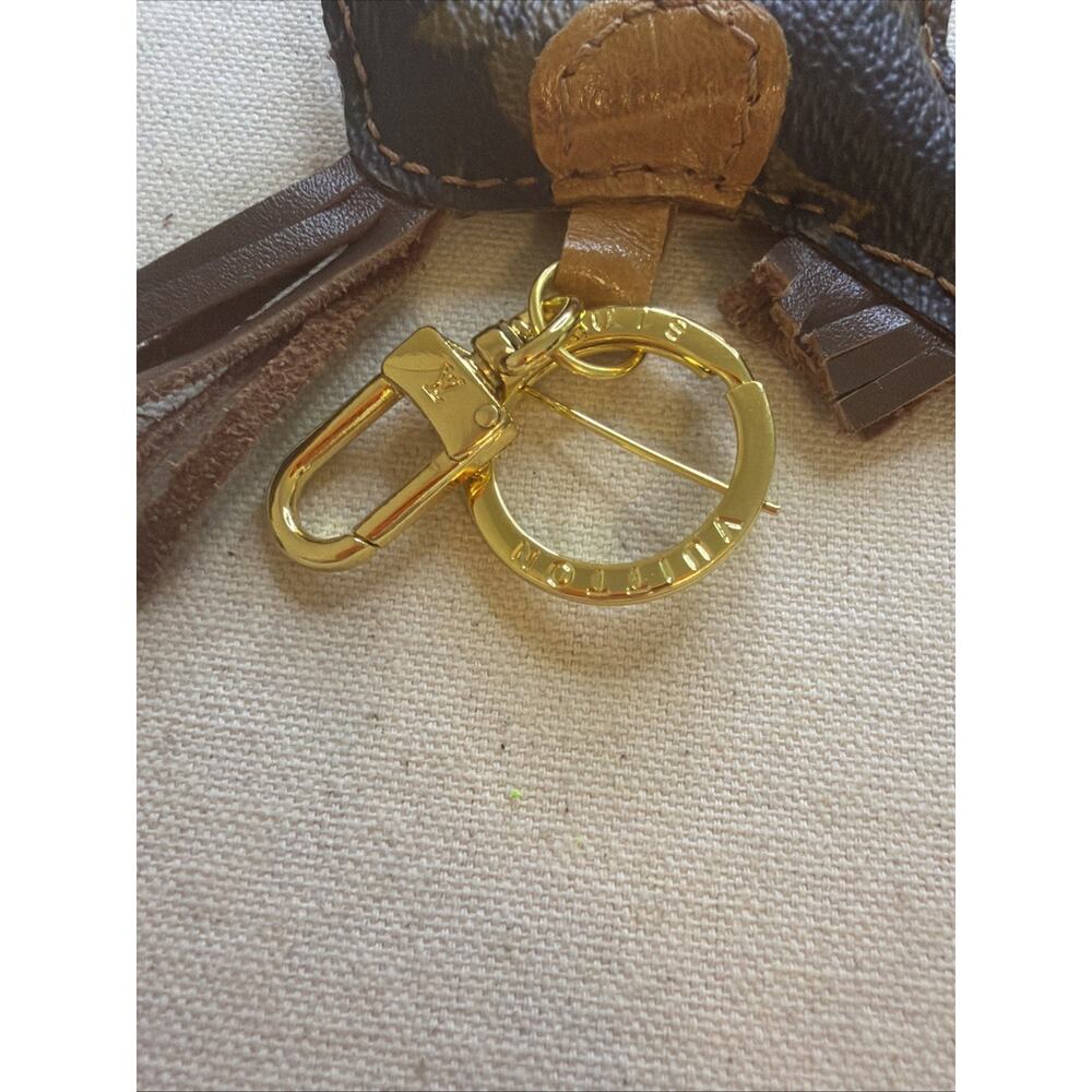 Upcycled Luxury Horse w/Saddle Key Ring - Picture 3 of 3